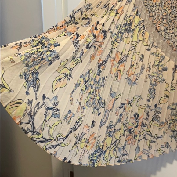 BCBGMaxAzria Peach Pleated Floral Fress - Picture 6 of 10